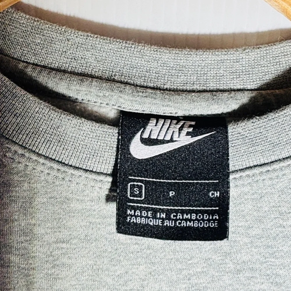 New no tags Nike Men's Light Gray Crewneck Sweater